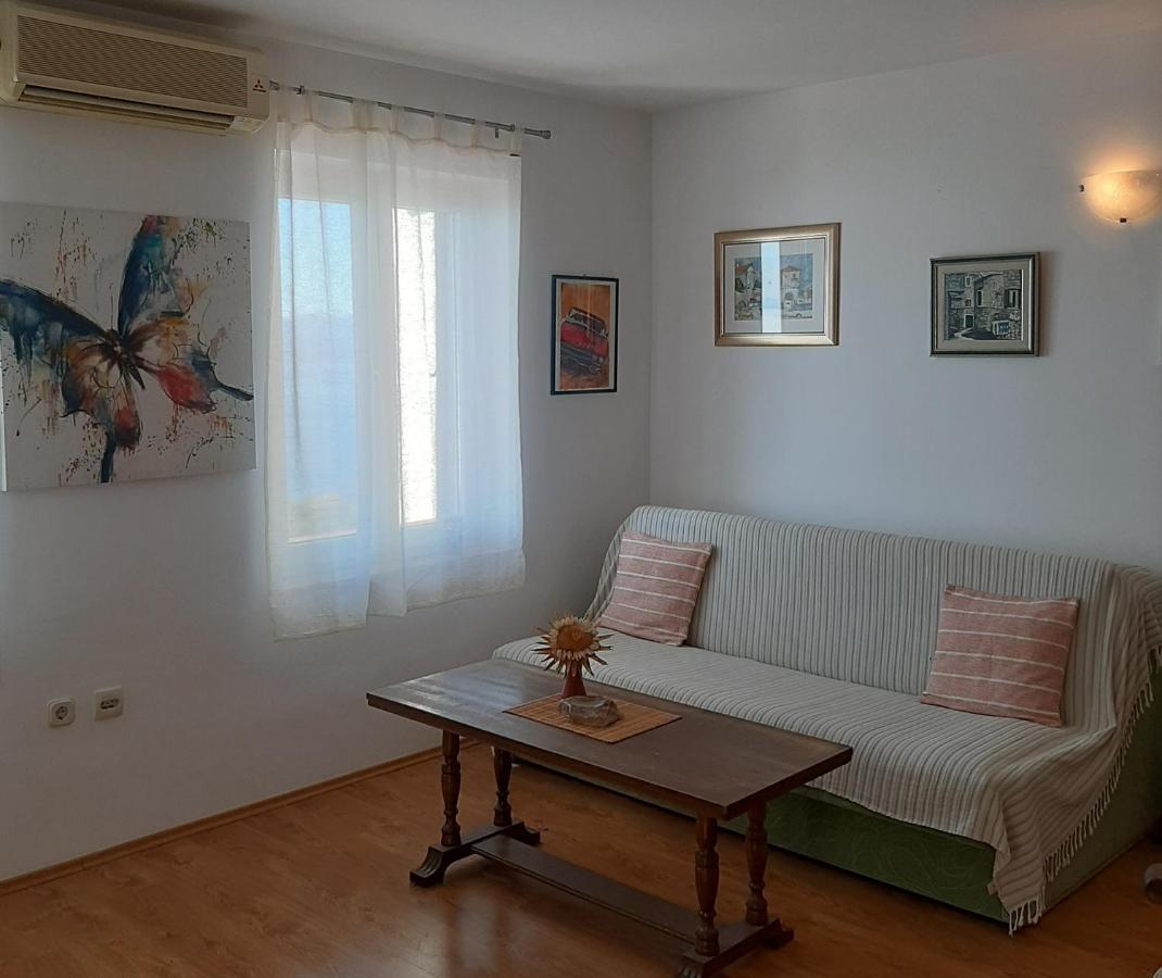 Vila Kuca Za Odmor Leptiric Pisak Exteriér fotografie