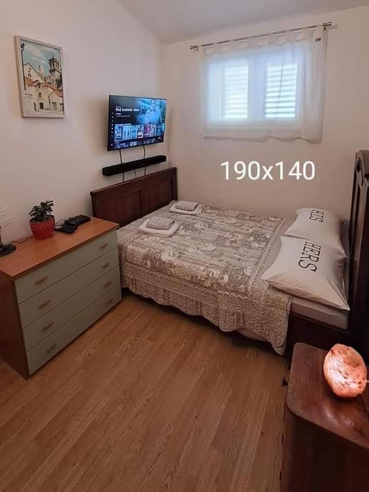 Vila Kuca Za Odmor Leptiric Pisak Exteriér fotografie